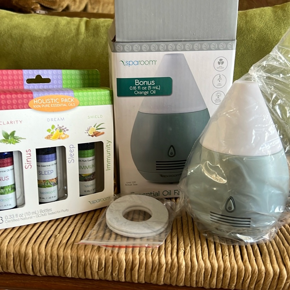 Sparoom Mini Scentifier and Holistic Essential Oils - NIB NWT